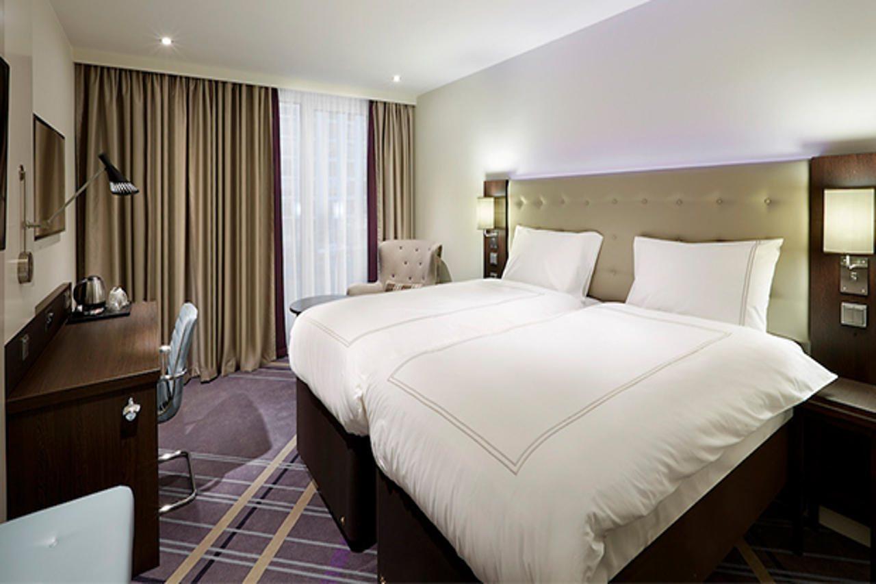 Holiday Inn Express Stuttgart Airport, An Ihg Hotel Leinfelden-Echterdingen Eksteriør bilde