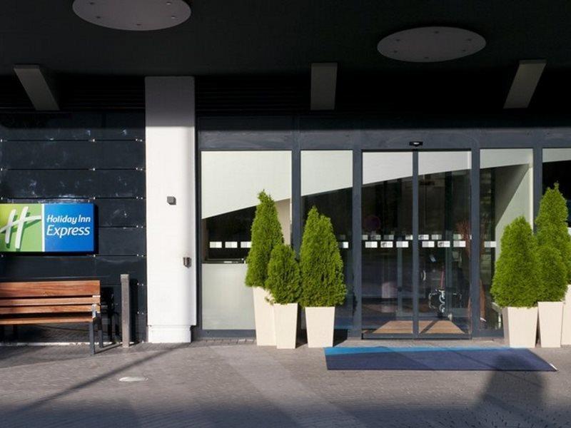 Holiday Inn Express Stuttgart Airport, An Ihg Hotel Leinfelden-Echterdingen Eksteriør bilde